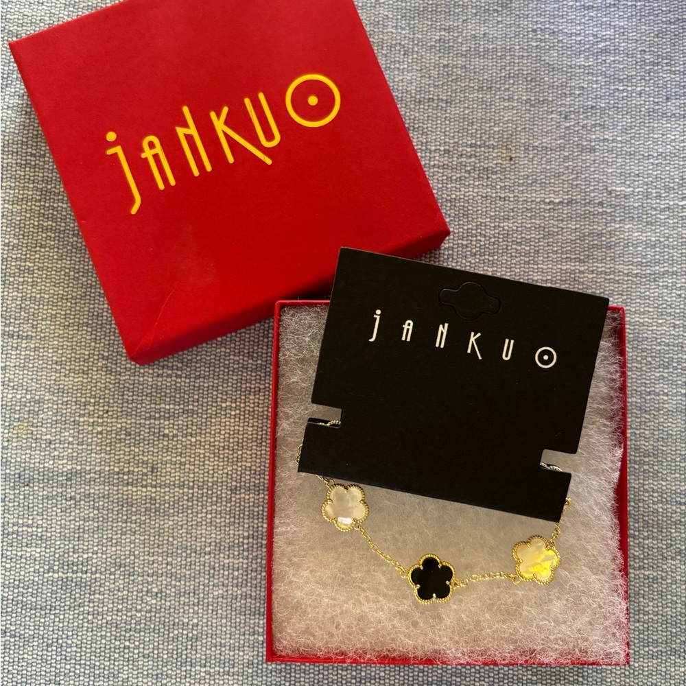 NWT Jankuo Jet & Mother of Pearl Bracelet